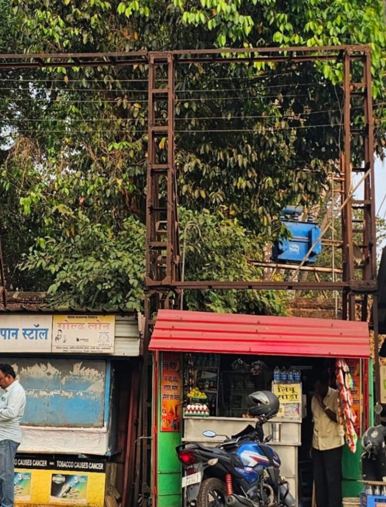 सावंतवाडीतील ‘ते’ धोकादायक होर्डिंग्ज तात्काळ हटवा